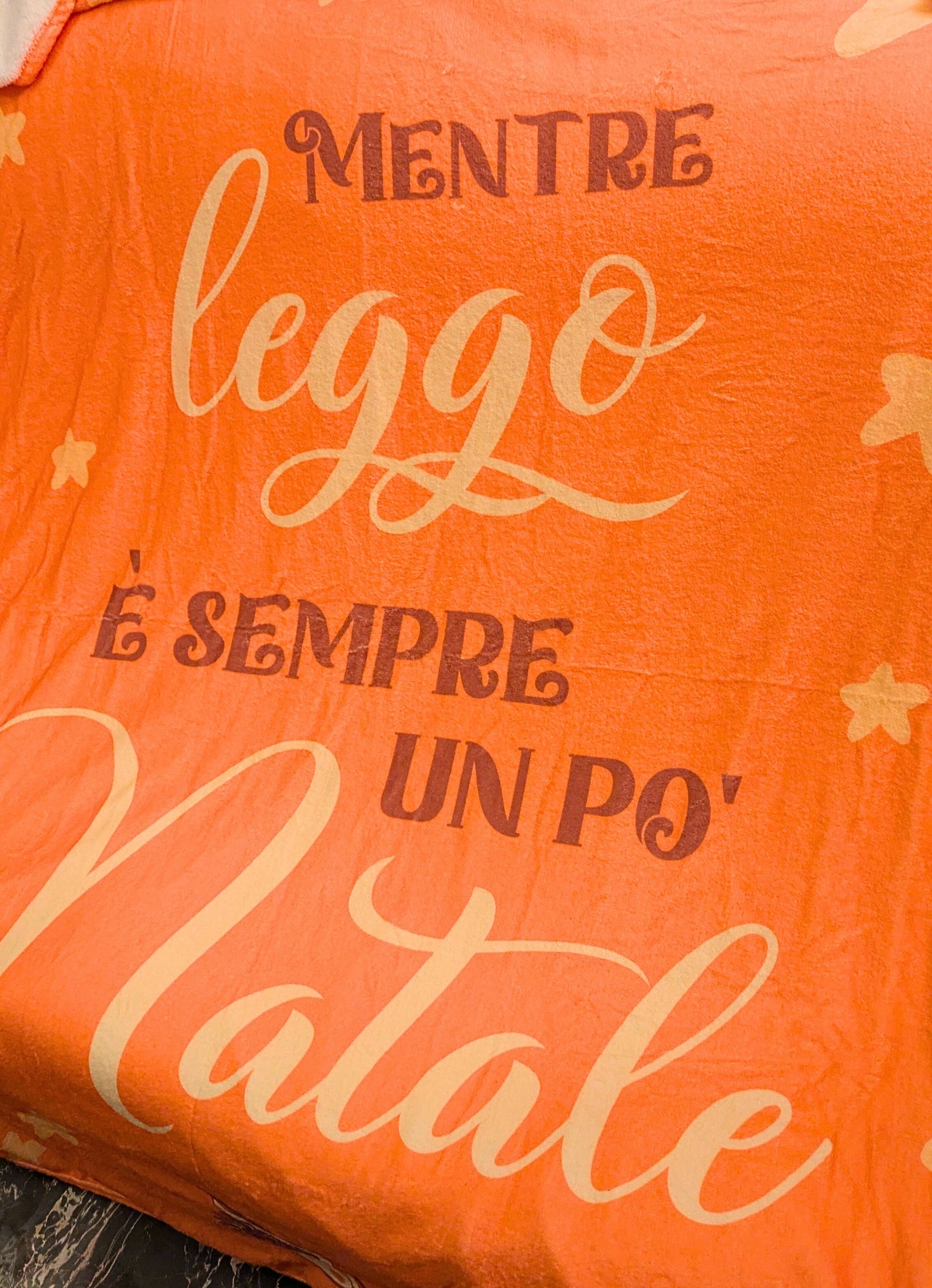 Coperta in pile invernale con scritta Mentre Leggo È Sempre Un Po' Natale – plaid morbido per lettori regalo di Natale